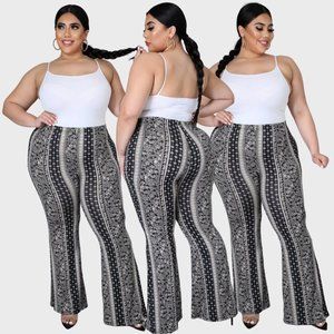 ✨NEW✨Women’s Plus Paisley Print Pants